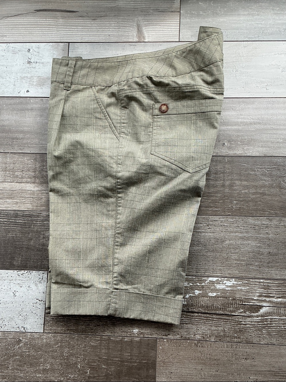 DKNY Men's Olive Plaid Flat Front Shorts sz10